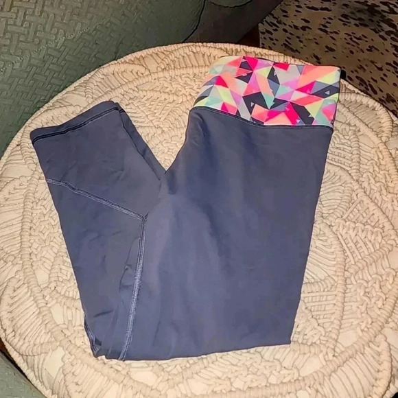 Victoria's Secret Sport Capri Leggings - Picture 2 of 3